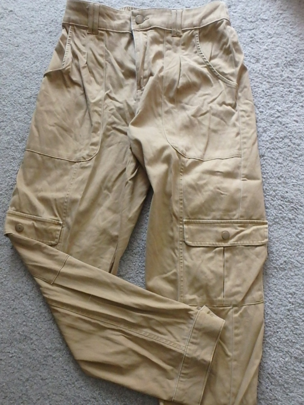 Distressed cargo pants with cuff